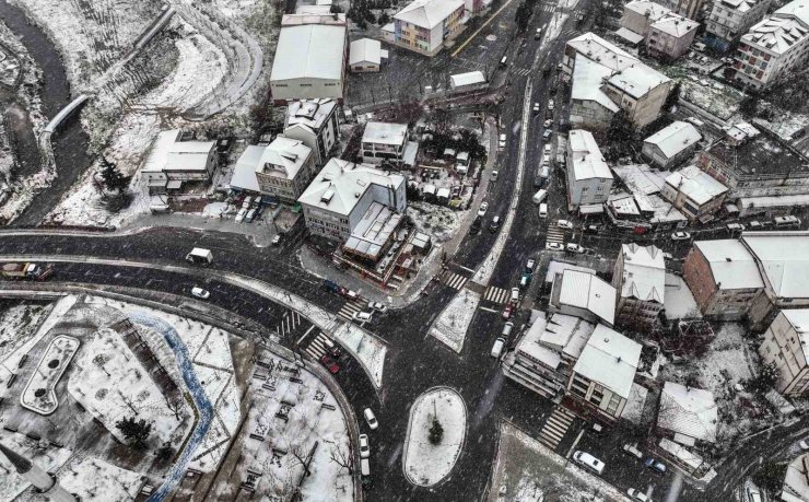 ARNAVUTKÖY BEYAZ ÖRTÜ İLE KAPLANDI