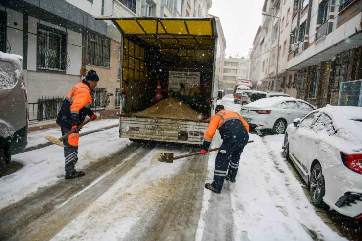 ESENYURT BELEDİYESİ 850 PERSONEL VE 100 ARAÇLA GÖREV BAŞINDA