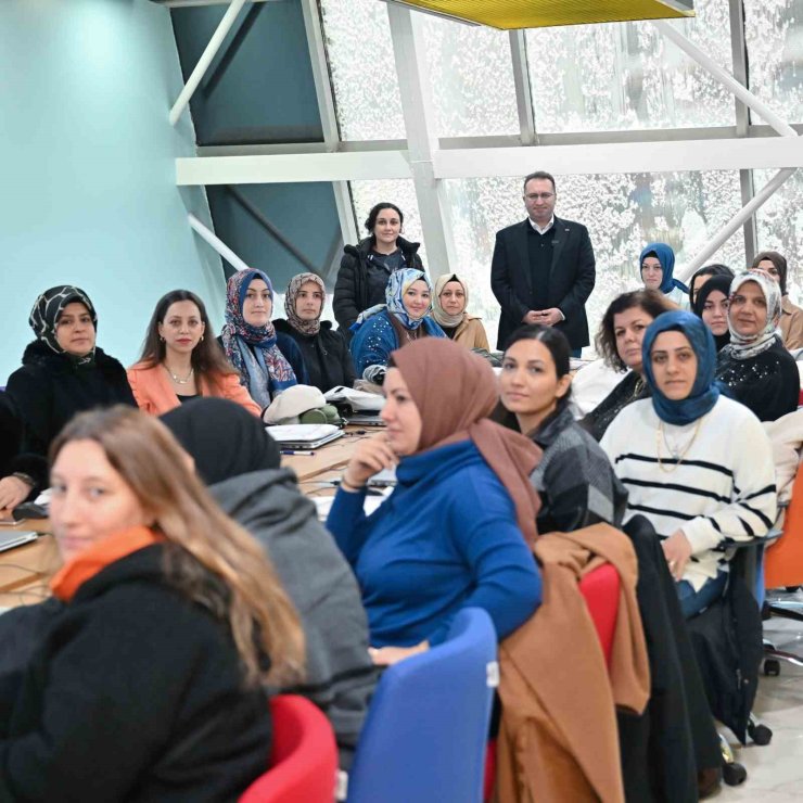 GAZİOSMANPAŞA’DA "ANNELERE TEKNOLOJİ EĞİTİMİ" SERTİFİKASI VERİLDİ