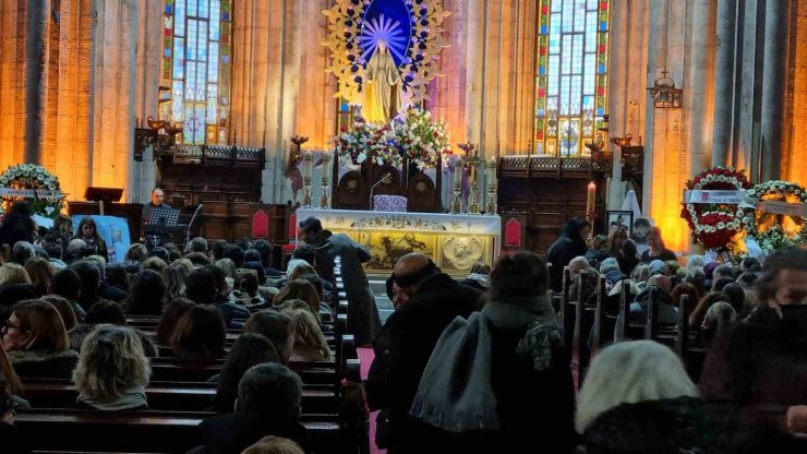 KADIKÖY’DE BIÇAKLANARAK ÖLDÜRÜLEN İTALYAN ŞEFİN OĞLU İÇİN KİLİSEDE ANMA TÖRENİ DÜZENLENDİ