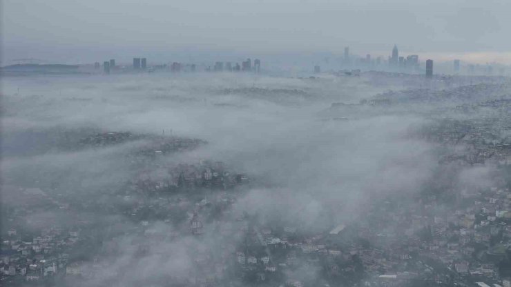 İSTANBUL BOĞAZI’NDA SİS KARTPOSTALLIK MANZARA OLUŞTURDU