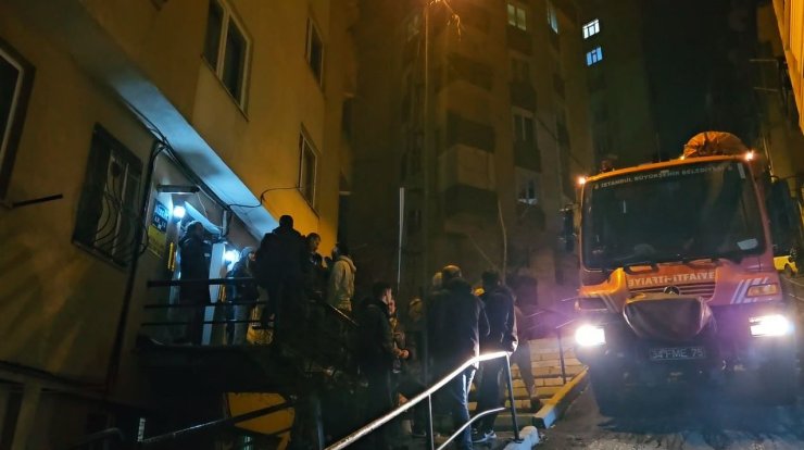 ŞİŞLİ’DE YANGIN PANİĞİ: KOMBİDEN ÇIKAN YANGIN MAHALLELİYİ KORKUTTU