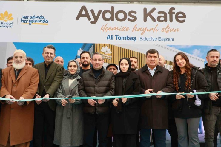 SULTANBEYLİ’DE AYDOS KAFE AÇILDI, İLK KAHVELERİ BAŞKAN ALİ TOMBAŞ İKRAM ETTİ