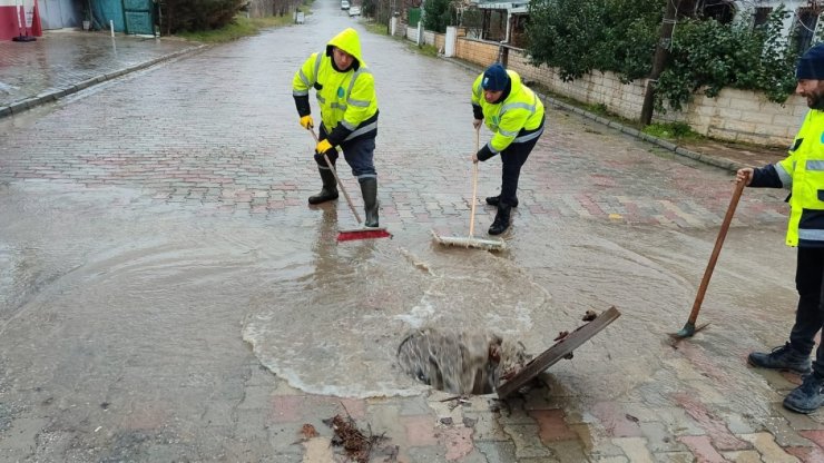 SİLİVRİ BELEDİYESİ, YOĞUN YAĞIŞA KARŞI TEYAKKUZDA