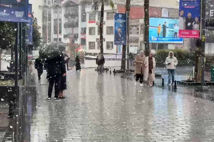 ARNAVUTKÖY’DE KAR YAĞIŞI TEKRAR BAŞLADI