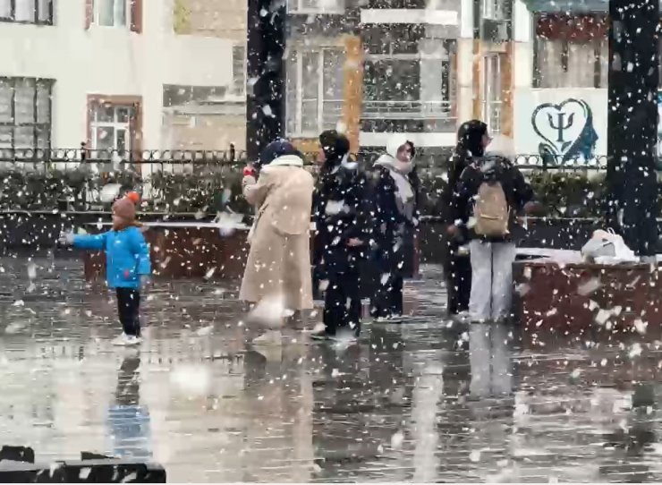 ARNAVUTKÖY’DE KAR YAĞIŞI TEKRAR BAŞLADI