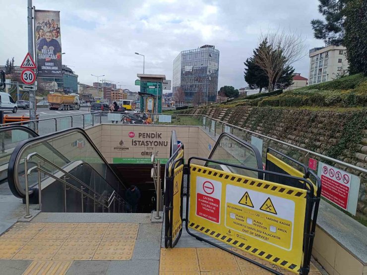 PENDİK METRODA YÜRÜYEN MERDİVEN FACİASI: YAŞLI KADININ PARMAKLARI KOPTU