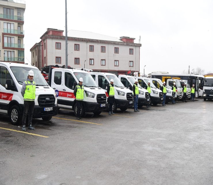 SANCAKTEPE BELEDİYESİ EKİPLERİ KARLA MÜCADELE ÇALIŞMALARINA 7/24 HAZIR