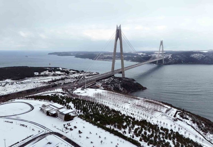 YAVUZ SULTAN SELİM KÖPRÜSÜ ÇEVRESİ BEYAZ ÖRTÜYLE KAPLANDI