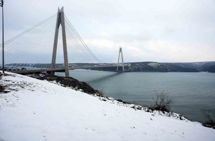 YAVUZ SULTAN SELİM KÖPRÜSÜ ÇEVRESİ BEYAZ ÖRTÜYLE KAPLANDI