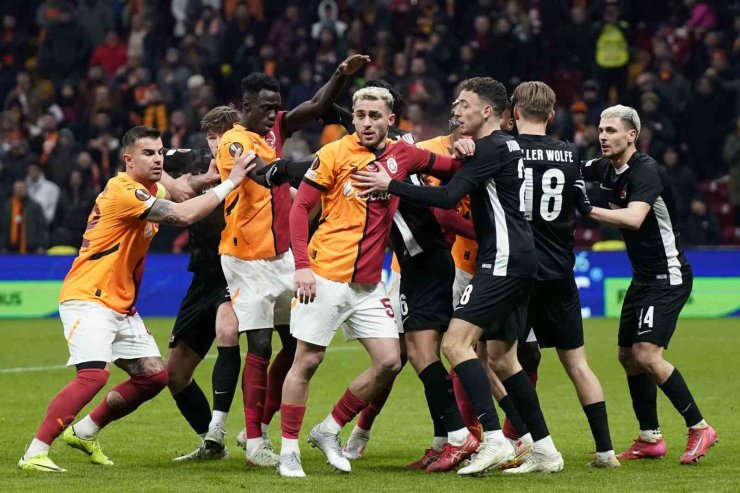 UEFA AVRUPA LİGİ: GALATASARAY: 0 - AZ ALKMAAR: 1 (İLK YARI)