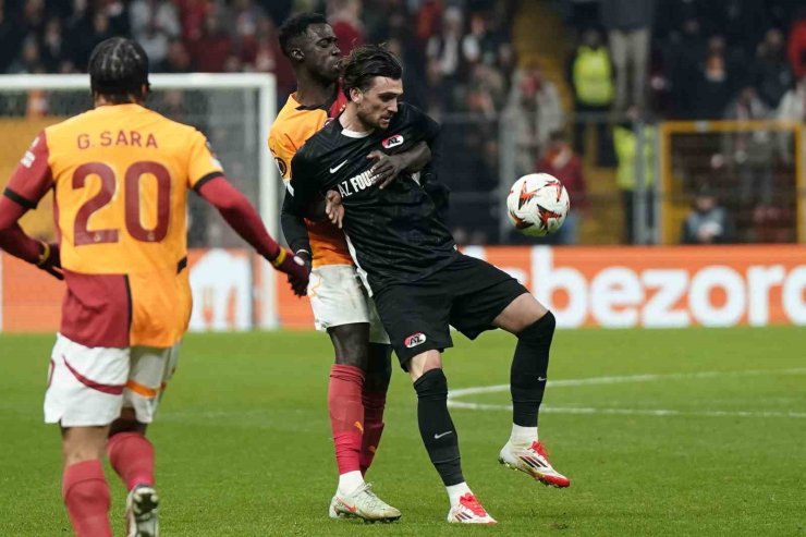 UEFA AVRUPA LİGİ: GALATASARAY: 0 - AZ ALKMAAR: 1 (İLK YARI)