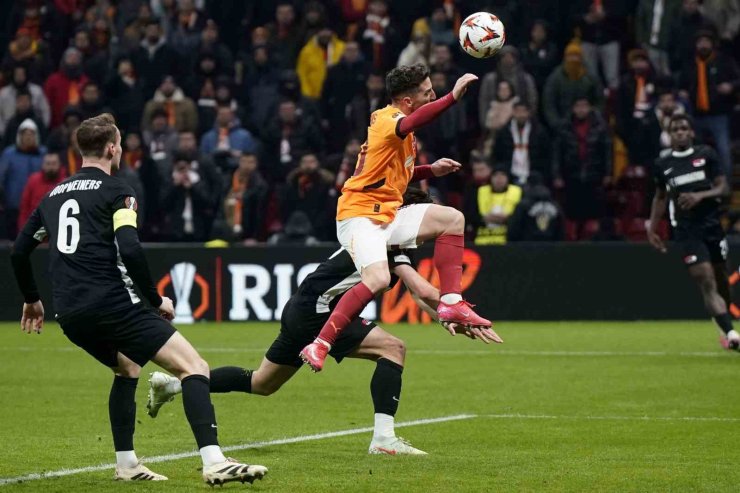 UEFA AVRUPA LİGİ: GALATASARAY: 0 - AZ ALKMAAR: 1 (İLK YARI)