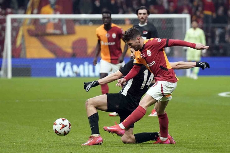 UEFA AVRUPA LİGİ: GALATASARAY: 0 - AZ ALKMAAR: 1 (İLK YARI)