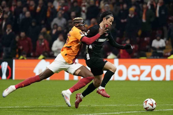 UEFA AVRUPA LİGİ: GALATASARAY: 0 - AZ ALKMAAR: 1 (İLK YARI)