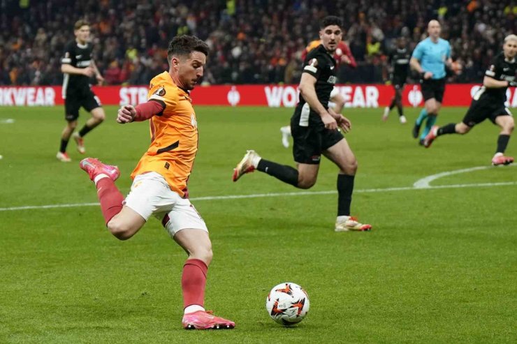 UEFA AVRUPA LİGİ: GALATASARAY: 0 - AZ ALKMAAR: 1 (İLK YARI)