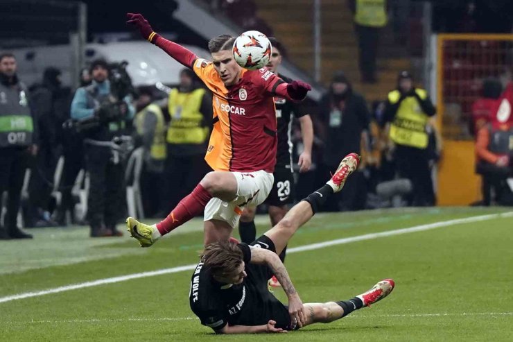 UEFA AVRUPA LİGİ: GALATASARAY: 0 - AZ ALKMAAR: 1 (İLK YARI)