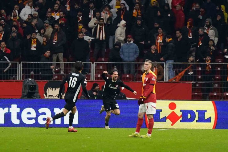 UEFA AVRUPA LİGİ: GALATASARAY: 2 - AZ ALKMAAR: 2 (MAÇ SONUCU)