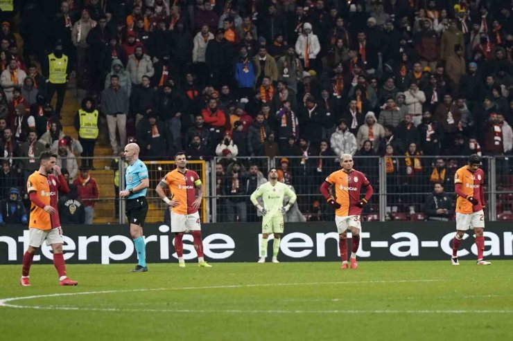 UEFA AVRUPA LİGİ: GALATASARAY: 0 - AZ ALKMAAR: 1 (İLK YARI)