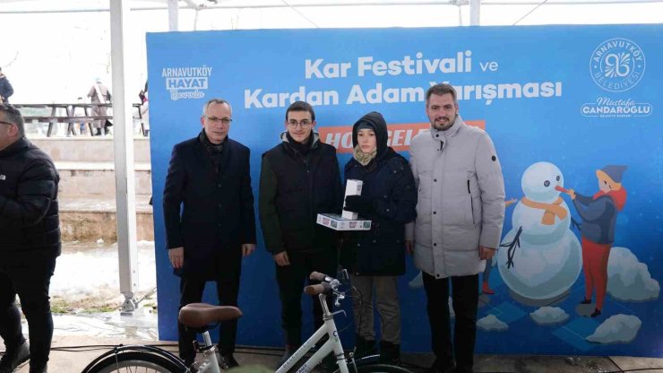 ARNAVUTKÖY’DE KAR FESTİVALİ RENKLİ GÖRÜNTÜLERE SAHNE OLDU