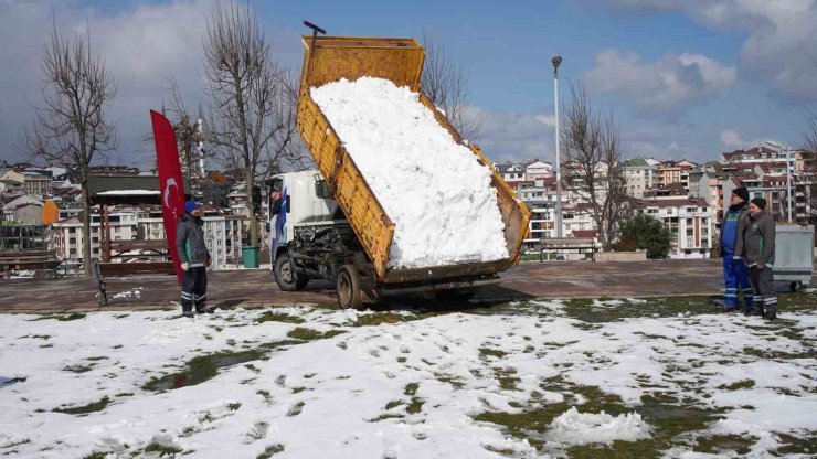 ARNAVUTKÖY’DE KAR FESTİVALİ RENKLİ GÖRÜNTÜLERE SAHNE OLDU