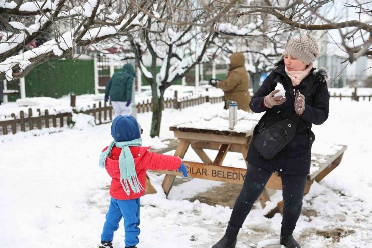 BAĞCILAR’DA ÇOCUKLAR KARIN TADINI ÇIKARDI