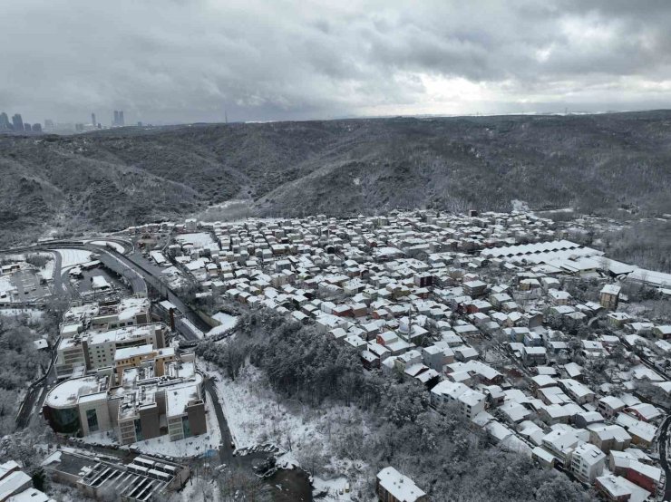 BEYAZA BÜRÜNEN SARIYER’DE KARTPOSTALLIK MANZARA HAVADAN GÖRÜNTÜLENDİ