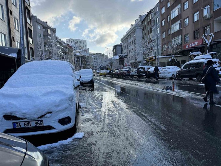 KAĞITHANE BEYAZ ÖRTÜYLE KAPLANDI