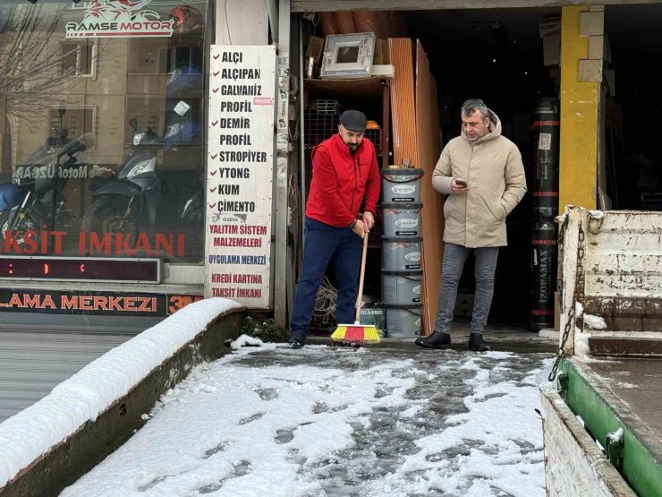 KAĞITHANE BEYAZ ÖRTÜYLE KAPLANDI