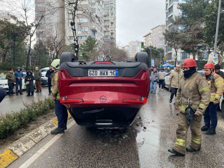 KADIKÖY’DE ARAÇ TAKLA ATTI: 1 YARALI