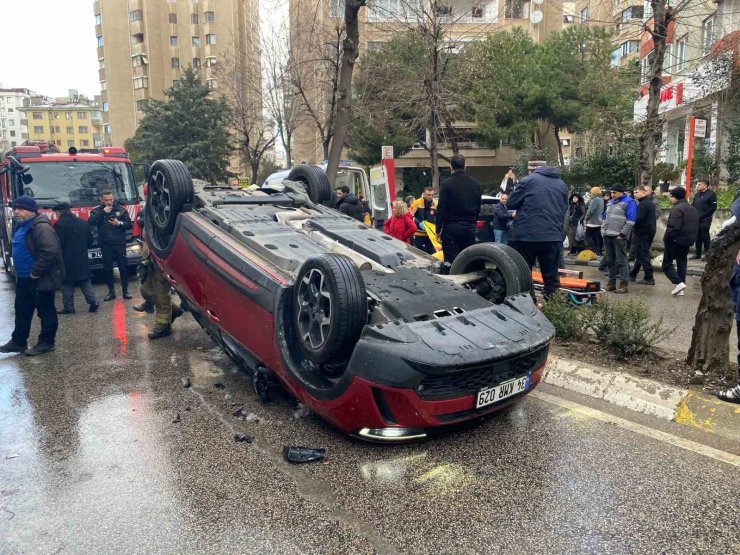 KADIKÖY’DE ARAÇ TAKLA ATTI: 1 YARALI