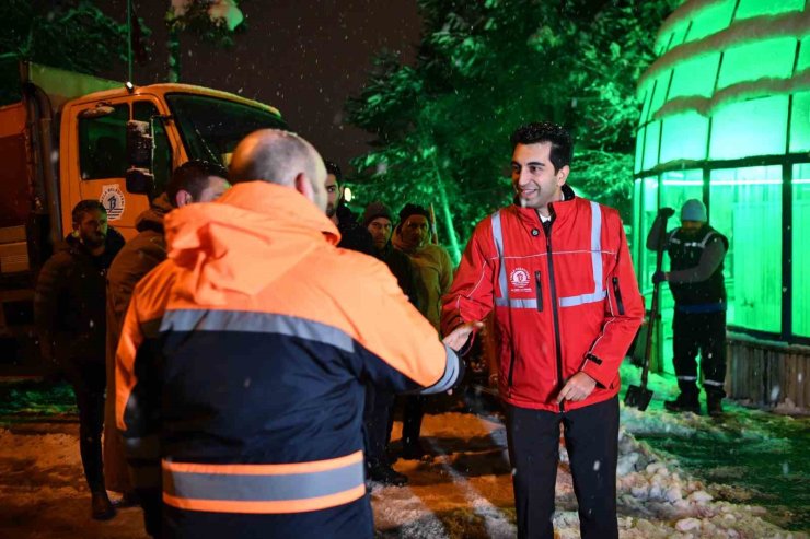 TUZLA BELEDİYESİ’NDEN KARLA MÜCADELEDE ÖRNEK ÇALIŞMA