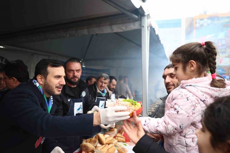 AK PARTİ İSTANBUL İL BAŞKANI ÖZDEMİR’E VATANDAŞTAN YOĞUN İLGİ