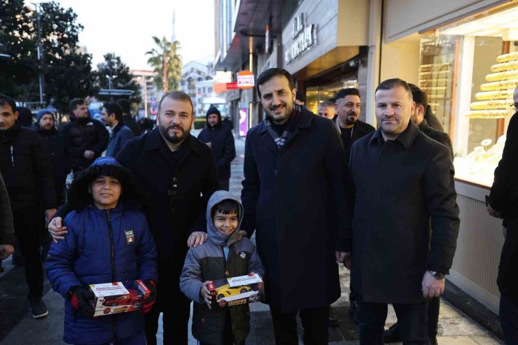 AK PARTİ İSTANBUL İL BAŞKANI ÖZDEMİR’E VATANDAŞTAN YOĞUN İLGİ