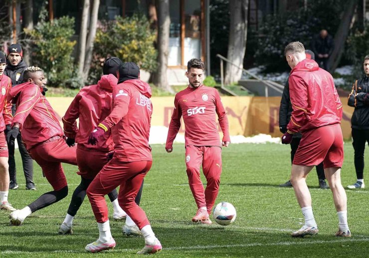 GALATASARAY, FENERBAHÇE DERBİSİ HAZIRLIKLARINI SÜRDÜRDÜ