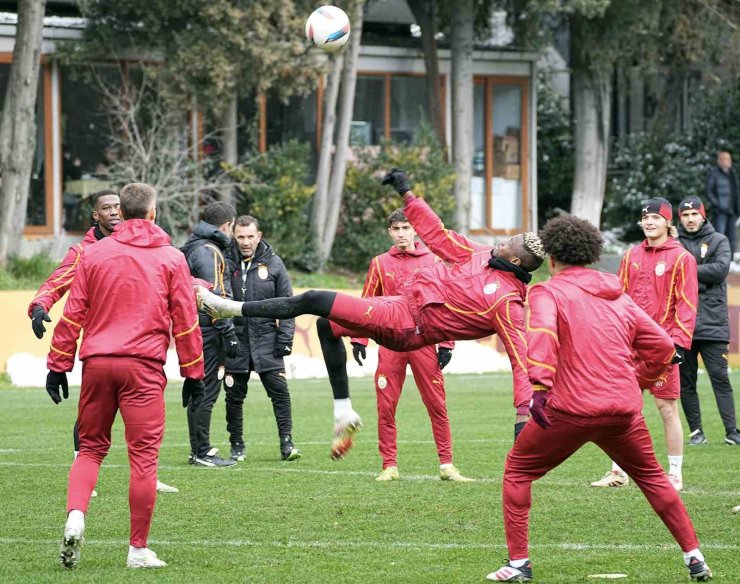 GALATASARAY, FENERBAHÇE DERBİSİ HAZIRLIKLARINI SÜRDÜRDÜ