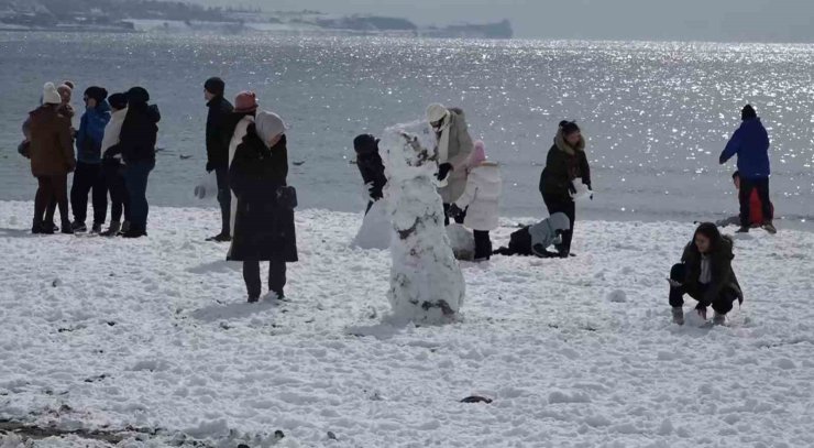 BÜYÜKÇEKMECE KARTPOSTALLARI ARATMAYAN GÖRÜNTÜLERE SAHNE OLDU