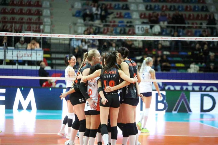 ECZACIBAŞI DYNAVİT DEPLASMANDAN GALİBİYETLE DÖNDÜ