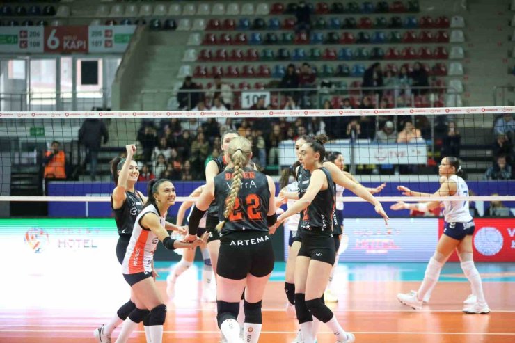 ECZACIBAŞI DYNAVİT DEPLASMANDAN GALİBİYETLE DÖNDÜ