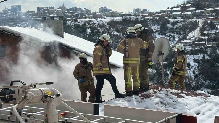 BEYKOZ’DA KORKUTAN ÇATI YANGINI