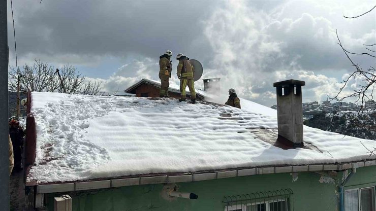 BEYKOZ’DA KORKUTAN ÇATI YANGINI