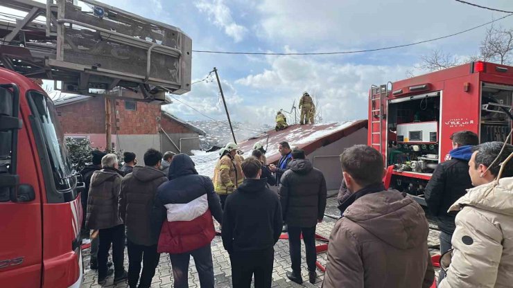 BEYKOZ’DA KORKUTAN ÇATI YANGINI