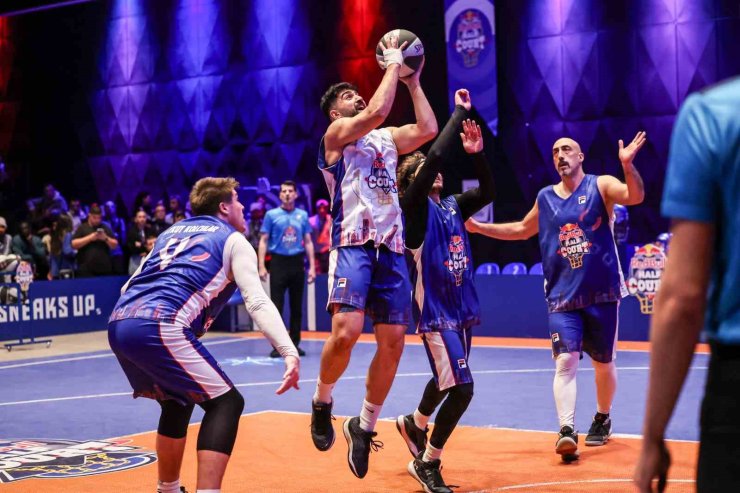 RED BULL HALF COURT’TA ŞAMPİYON TAKIM KUPASINI NİGEL HAYES-DAVİS’TEN ALDI