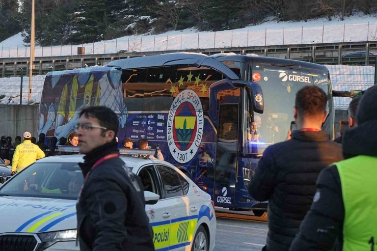 FENERBAHÇE, DERBİ İÇİN STADA GELDİ