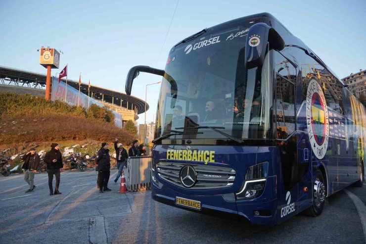 FENERBAHÇE, DERBİ İÇİN STADA GELDİ