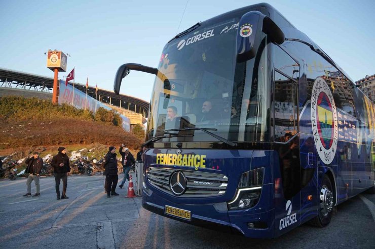 FENERBAHÇE, DERBİ İÇİN STADA GELDİ