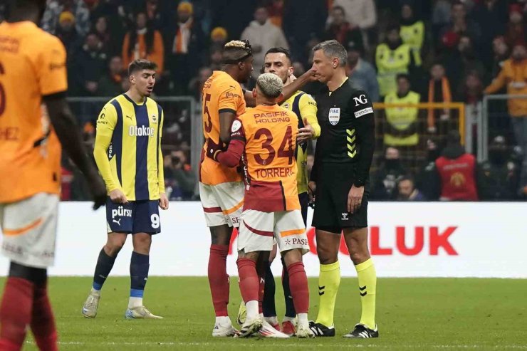 TRENDYOL SÜPER LİG: GALATASARAY: 0 - FENERBAHÇE: 0 (İLK YARI)