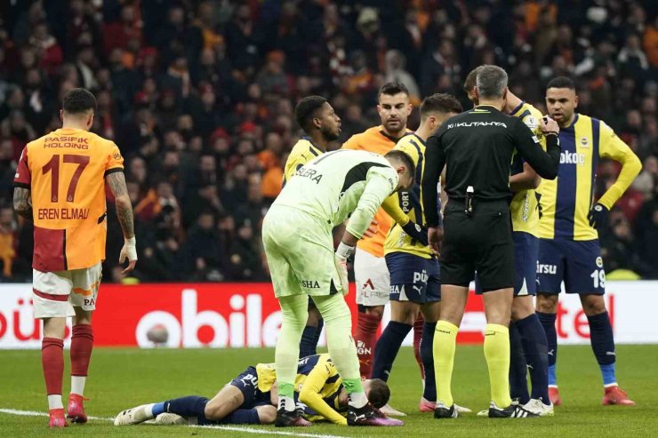 TRENDYOL SÜPER LİG: GALATASARAY: 0 - FENERBAHÇE: 0 (İLK YARI)