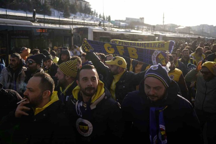 FENERBAHÇE TARAFTARI, ALİ SAMİ YEN SPOR KOMPLEKSİ’NE ULAŞTI