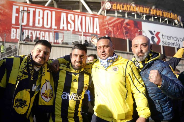 FENERBAHÇE TARAFTARI, ALİ SAMİ YEN SPOR KOMPLEKSİ’NE ULAŞTI